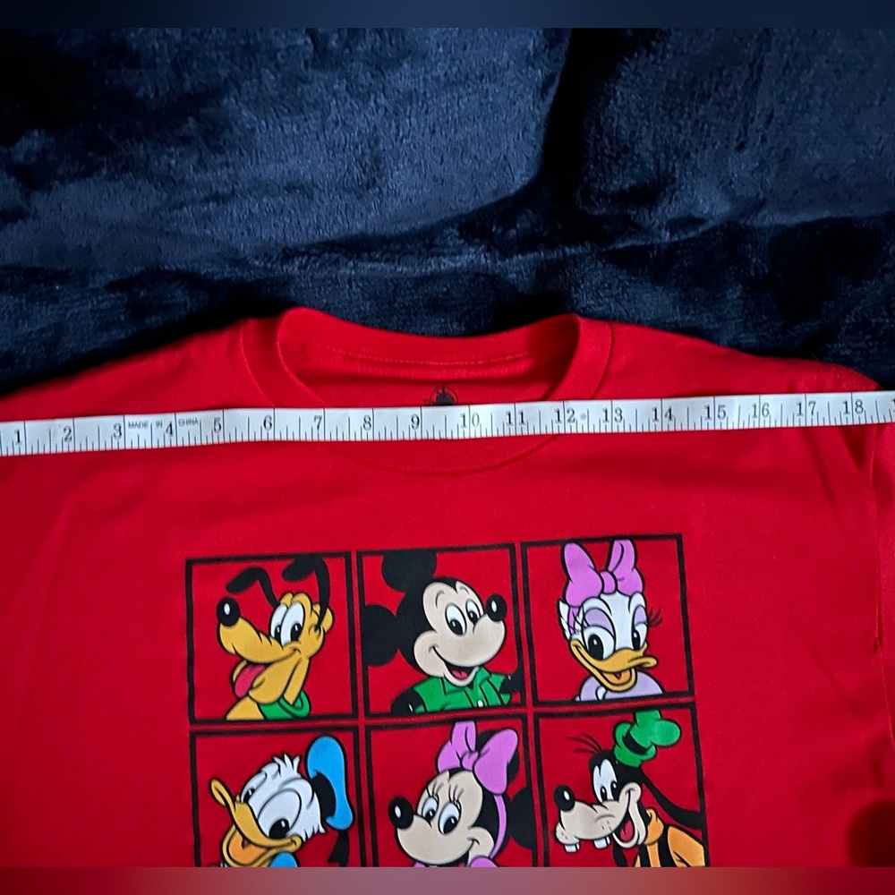 Mickey & Friends  YOUTH size XL red tshirt - Picture 4 of 8